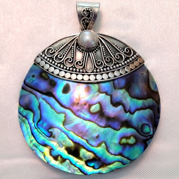 Merav abalone, pearl, sterling silver bold round pendant - Picture 1 of 8